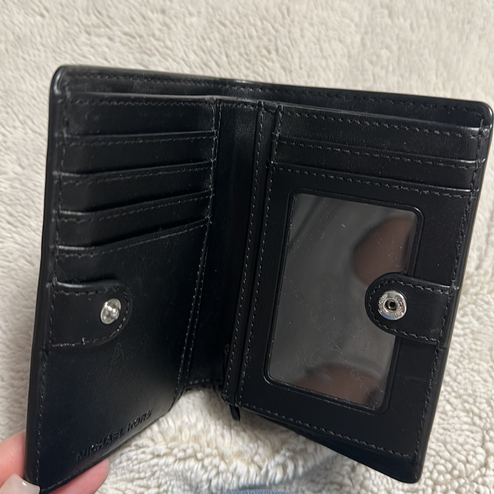 Michael Kors wallet - Picture 2 of 5